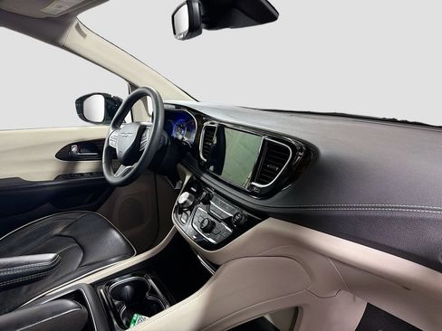Used 2023 Chrysler Pacifica Limited FWD image 33