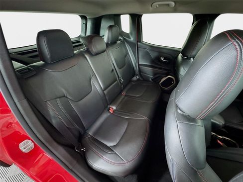 Used 2016 Jeep Renegade Latitude FWD image 27