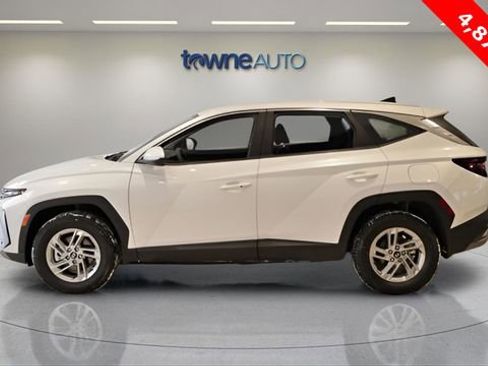 Used 2025 Hyundai Tucson SE image 2