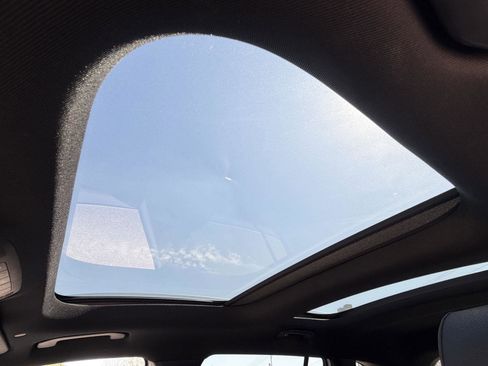 Used 2021 Mercedes-Benz GLB 250 4MATIC image 16