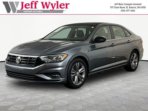 Used 2020 Volkswagen Jetta R-Line w/ R-Line Cold Weather Package FWD image 1
