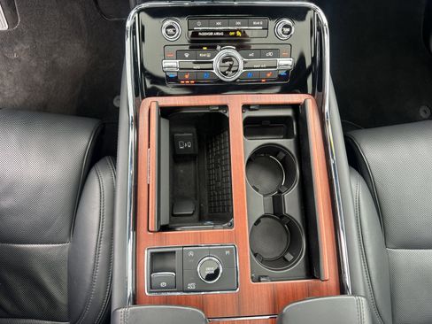 Certified 2024 Lincoln Navigator Reserve AWD/4WD image 18
