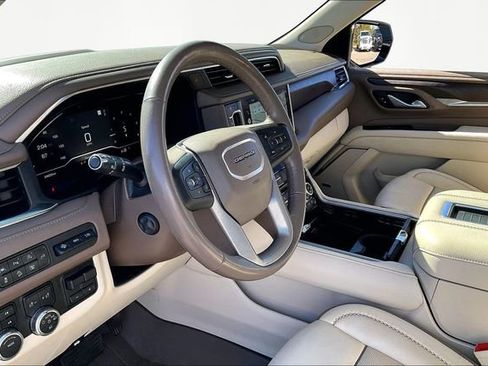 Used 2022 GMC Yukon Denali w/ Denali Premium Package image 12