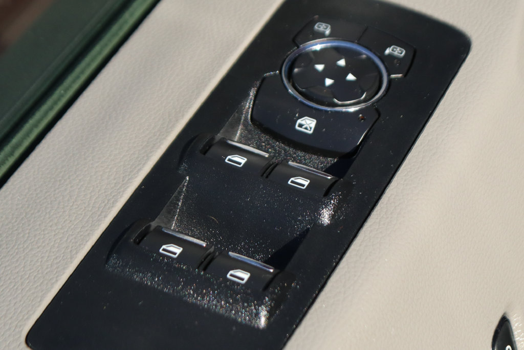 Used 2019 Ford F150 XLT w/ Equipment Group 302A Luxury AWD/4WD image 17