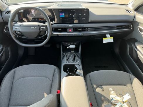 New 2025 Kia K4 LXS image 11