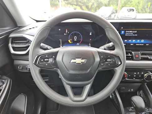 Used 2025 Chevrolet TrailBlazer LT AWD/4WD image 23