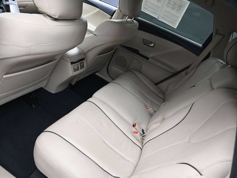 Used 2010 Toyota Venza FWD image 17