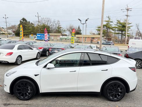 Used 2022 Tesla Model Y Long Range image 7