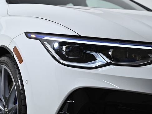 Used 2024 Volkswagen Golf R image 5