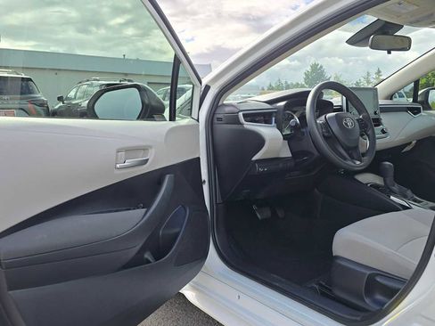 Used 2021 Toyota Corolla LE FWD image 19