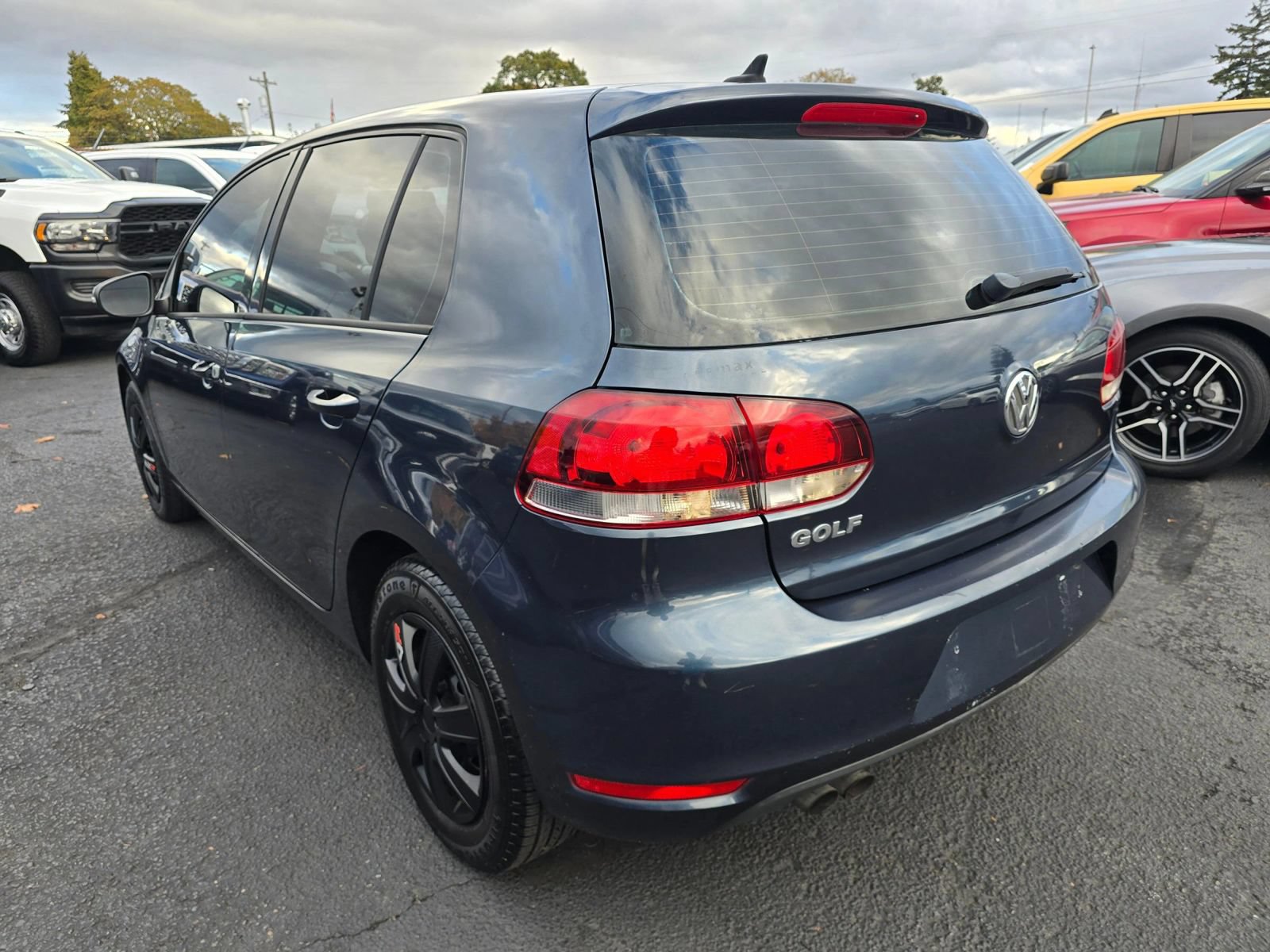 Used 2014 Volkswagen Golf 4-Door FWD image 4