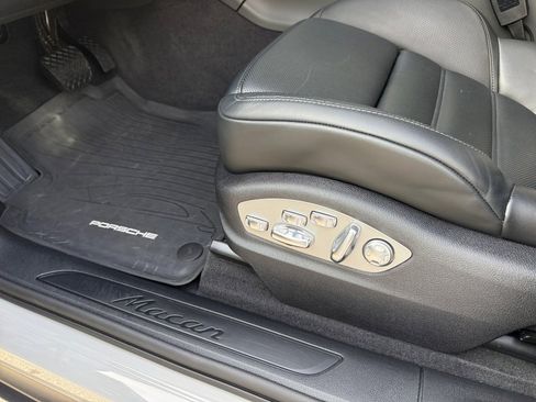 Certified 2025 Porsche Macan image 25
