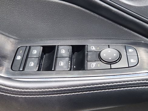 Used 2025 Nissan Rogue SV FWD image 27