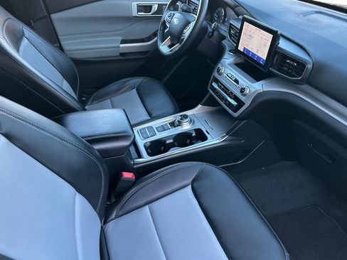 Used 2022 Ford Explorer XLT w/ Equipment Group 202A image 16