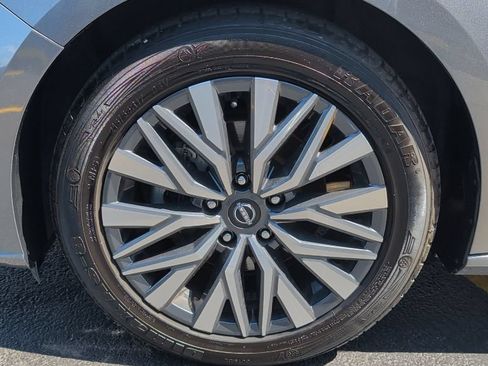 Used 2024 Nissan Altima 2.5 SV FWD image 4