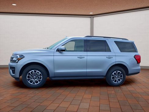 Used 2024 Ford Expedition XLT image 5