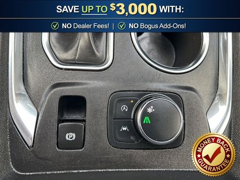 Used 2023 Chevrolet Traverse LT image 28