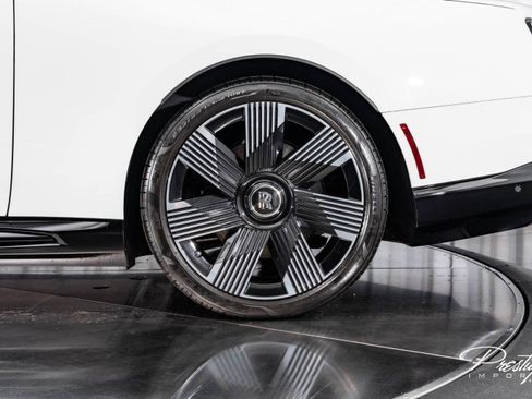 Used 2024 Rolls-Royce Spectre w/ Spectre Launch Package image 12