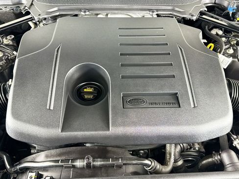 Used 2024 Land Rover Discovery Dynamic SE image 24