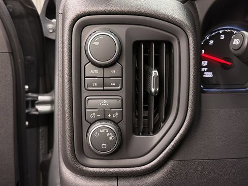 Used 2026 Chevrolet Silverado 1500 Custom Trail Boss w/ LPO, Dark Essentials Package AWD/4WD image 30