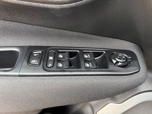 Used 2019 Jeep Renegade Sport w/ Sport Appearance Group image 17