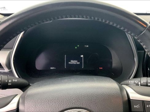 Used 2023 Toyota Highlander Platinum image 28