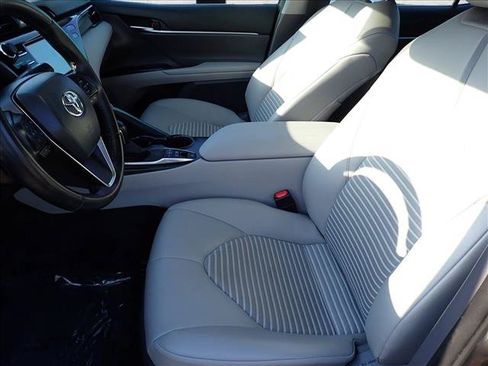 Used 2020 Toyota Camry SE FWD image 10