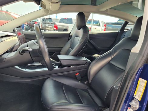 Used 2018 Tesla Model 3 Long Range RWD image 11
