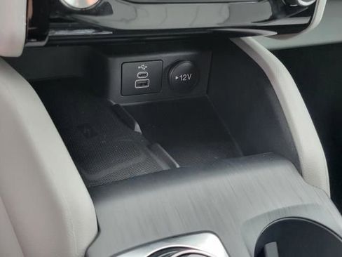 New 2025 Ford Escape SE w/ PHEV Premium Package FWD image 31