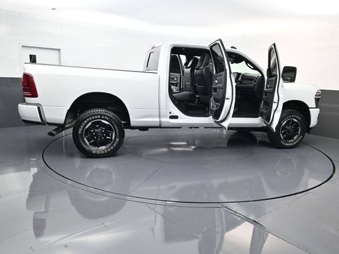 Used 2026 RAM 2500 Laramie AWD/4WD image 31