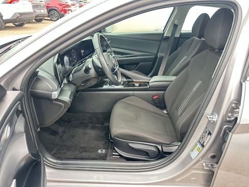 Used 2025 Hyundai Elantra SEL image 28