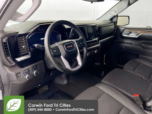 Used 2025 GMC Sierra 1500 Elevation AWD/4WD image 3