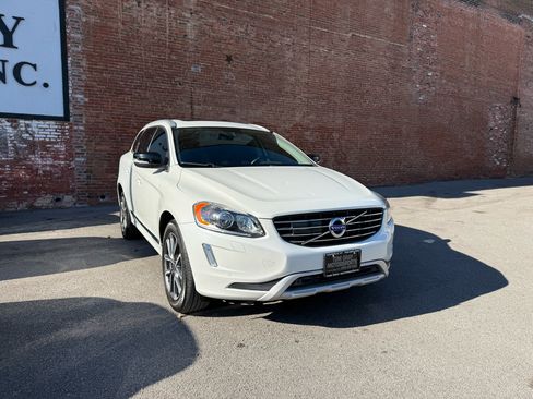 Used 2017 Volvo XC60 T6 Dynamic w/ Preferred Option Package image 2