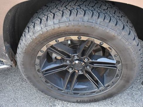 Used 2015 Chevrolet Suburban LTZ image 11