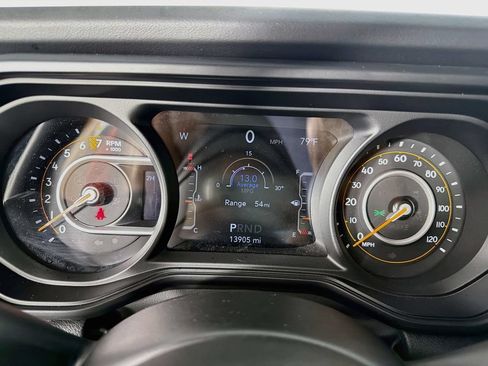 Used 2025 Jeep Gladiator Rubicon w/ Safety Group AWD/4WD image 16