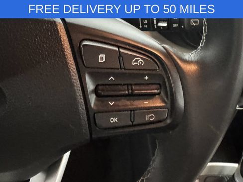 Used 2025 Hyundai Venue SEL FWD image 7