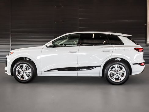 Certified 2025 Audi Q6 e-tron Premium w/ Convenience Package image 11