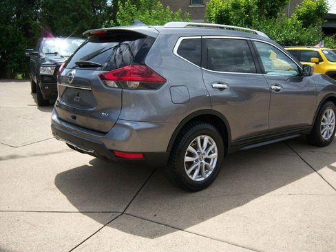 Used 2019 Nissan Rogue SV FWD image 4