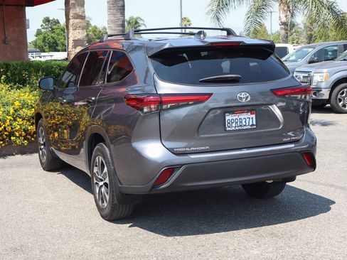 Used 2020 Toyota Highlander XLE image 6