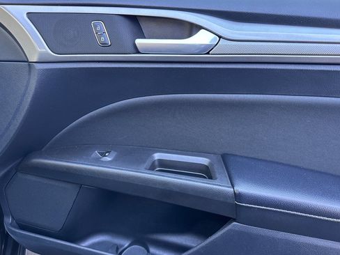 Used 2020 Ford Fusion SE FWD image 21
