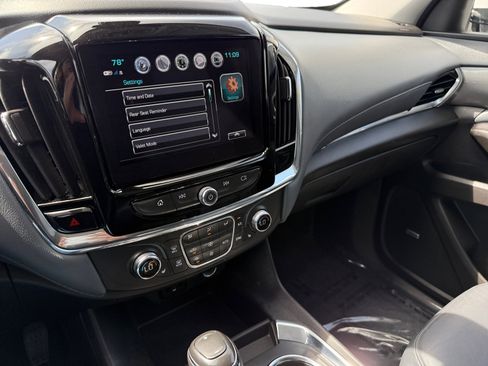 Used 2019 Chevrolet Traverse LT w/ LT Premium Package AWD/4WD image 12