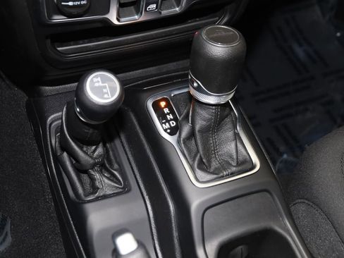 Used 2021 Jeep Gladiator Sport image 7