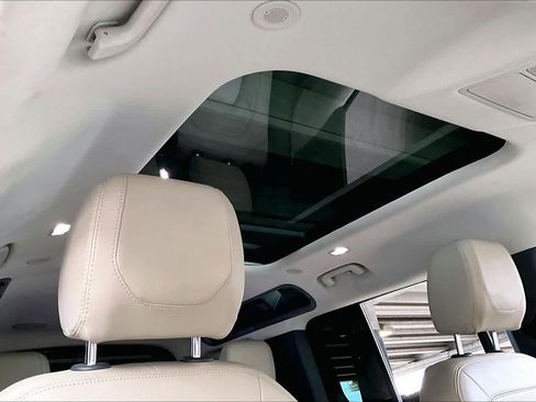 Used 2022 Land Rover Defender 110 SE image 14