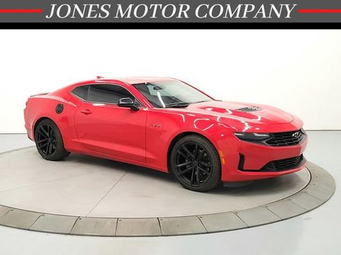 Used 2020 Chevrolet Camaro LT w/ Black Appearance Package RWD image 1