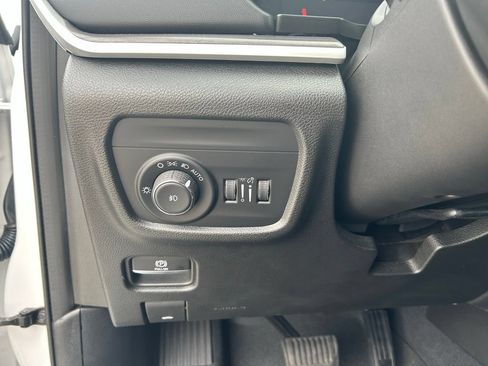 Used 2023 Jeep Grand Cherokee Limited AWD/4WD image 17
