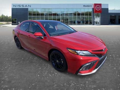 Used 2024 Toyota Camry XSE FWD image 3