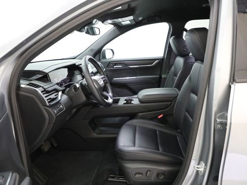 Used 2024 GMC Acadia Elevation w/ Luxury Package AWD/4WD image 8