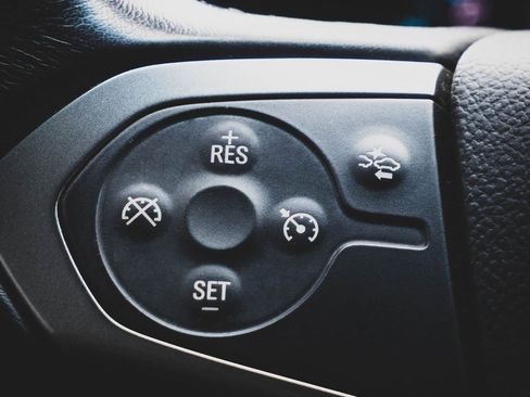 Used 2018 Chevrolet Suburban LT image 12