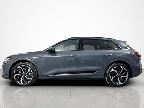 Used 2024 Audi Q8 e-tron Premium Plus w/ Premium Plus Package image 2