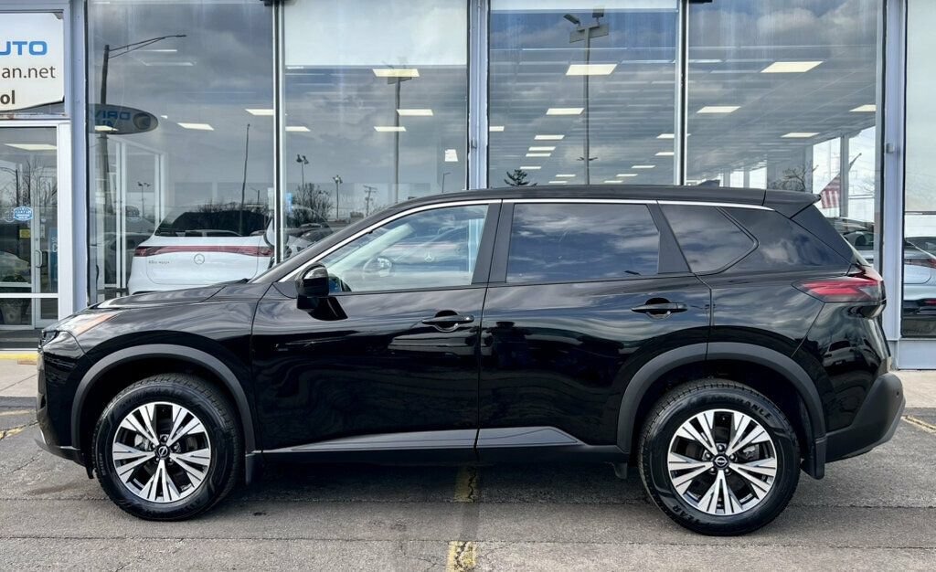 Used 2023 Nissan Rogue SV AWD/4WD image 2